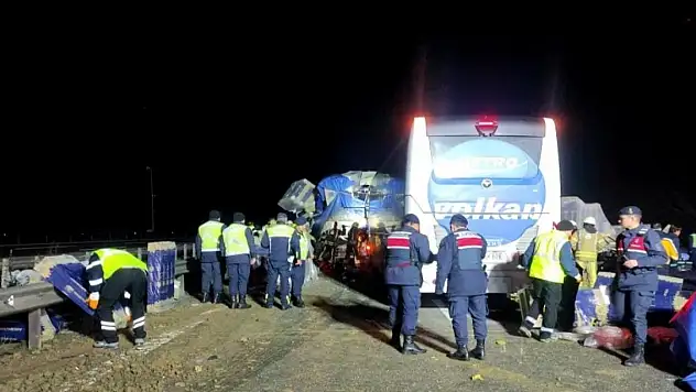 Kuzey Marmara Otoyolu'nda trafik kazasında 1 kişi öldü 37 kişi yaralandı