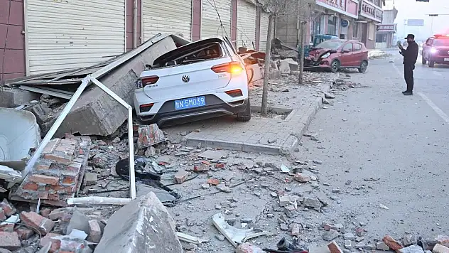 Çin'deki 6,2'lik depremde can kaybı 127 oldu