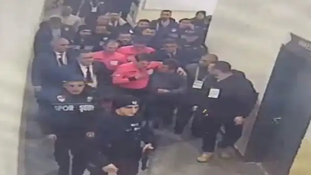 Emre Belözoğlu'nun, Halil Umut Meler'e sarıldığı anların görüntüleri ortaya çıktı