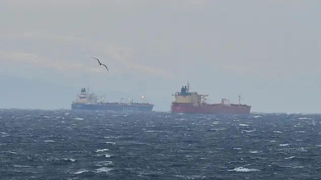 Irak, Gazze için 10 milyon litre akaryakıt yüklü gemi gönderdi