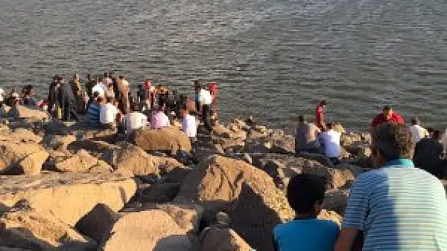 Gölette kaybolan kişiyi arama çalışmaları