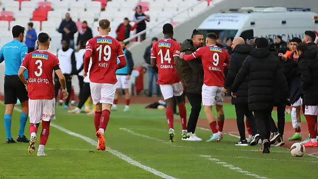 Sivasspor, İstanbulspor'u tek golle geçti