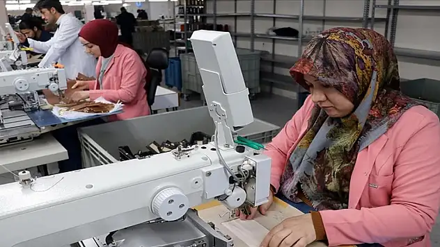 Tasarlanarak üretilen çantalar yurt dışında alıcı buluyor