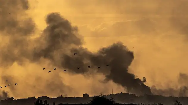 İsrail ordusu, bombaladığı Gazze'de 5 İsrailli esirin cesedine ulaştığını duyurdu