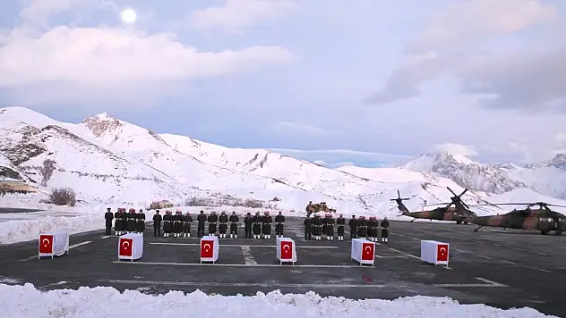 Irak'ın kuzeyinde şehit olan 6 asker için Hakkari'de tören düzenlendi