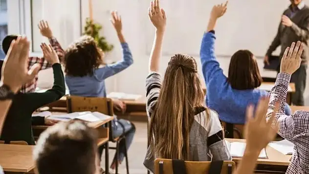 MEB yurt dışına burslu öğrenci gönderiyor! Başvuru için son 4 gün!