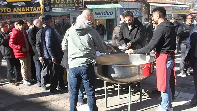 Konya Beyşehir'de şehitler için helva dağıtıldı