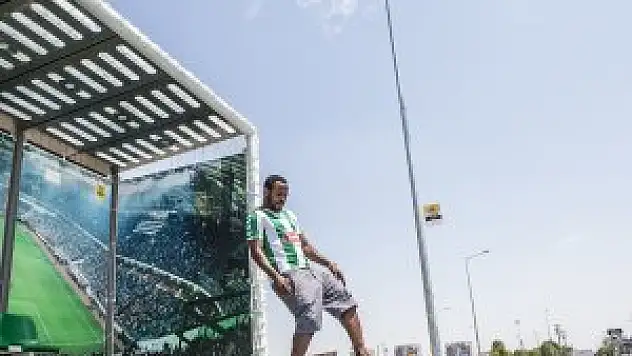 'Tribün'de otobüs bekliyorlar