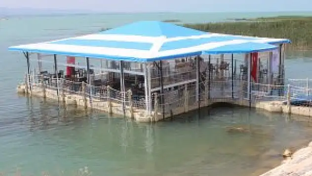 'Yüzer Kafe' açıldı