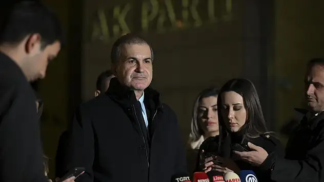 Ömer Çelik'ten Özgür Özel'e tepki: Türk siyasetine sürülen bu lekeye üzülüyoruz