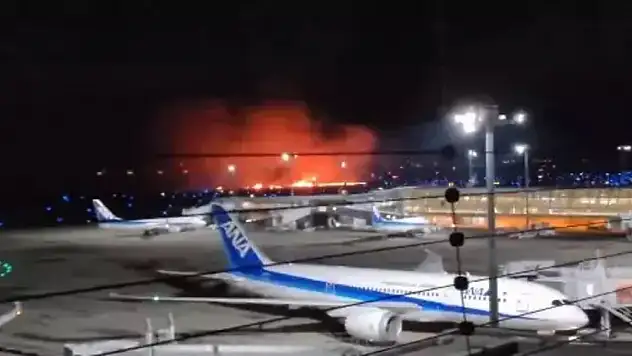 Son Dakika! Japonya'da iki uçak pistte çarpıştı!