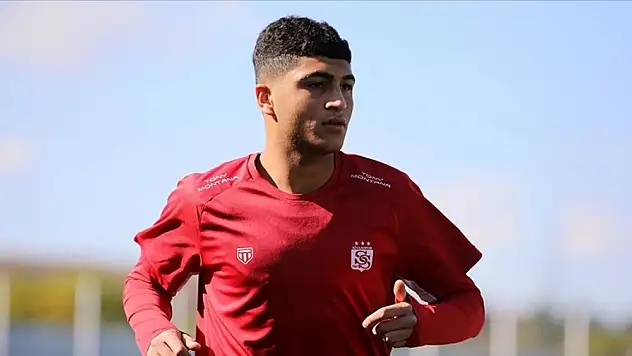 Sivasspor'un genç yeteneği Yunus Emre Konak, Premier Lig yolcusu