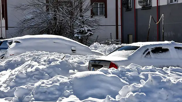 Kar, 60 köyü ulaşıma kapadı