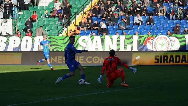 Çaykur Rizespor evinde Hatayspor'u iki golle geçti