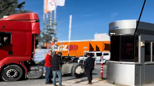 Güvenlik kulübesiyle TIR arasında sıkışan işçi hayatını kaybetti