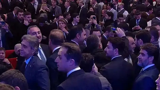 Murat Kurum program salonunda yoğun ilgiyle karşılandı