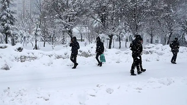 Sıcaklık 10 derece düşüyor, kar geliyor