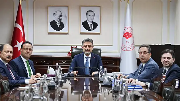 Bakan Yumaklı, yardımcıları ile 2024'ün ilk toplantısını gerçekleştirdi