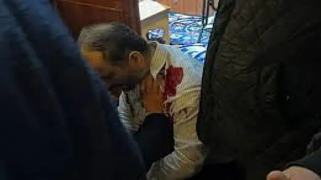 Fatih Camii imamı cami içerisinde bıçaklı saldırıya uğradı