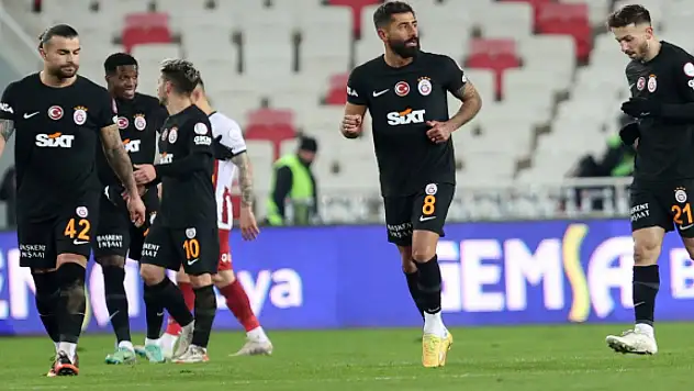 Galatasaray zirve yarışında yara aldı!