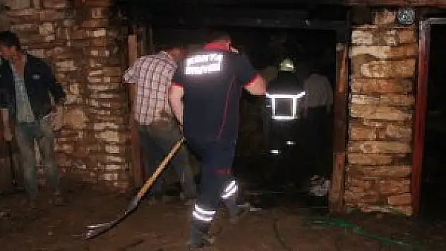 Konya'da ahır ve samanlık yangını