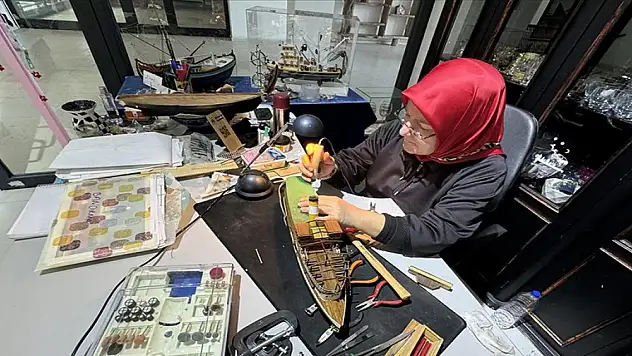 Ev hanımı deniz araçlarının minyatürlerini yapıyor