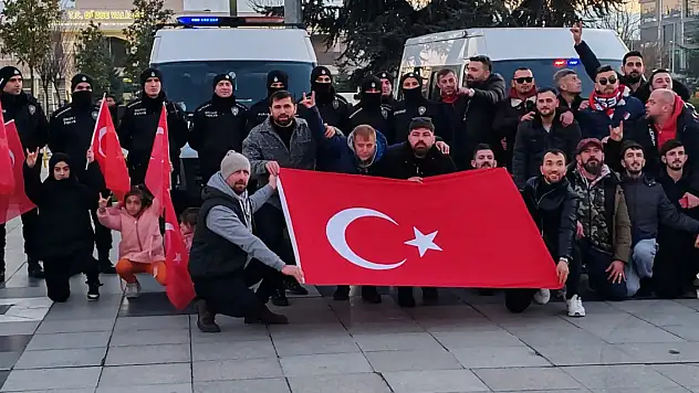 Düzce'de gençler şehitler için yürüdü