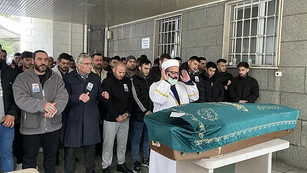 Trafik kazasında ölen 26 yaşındaki motokurye Ercüment, son yolculuğuna uğurlandı