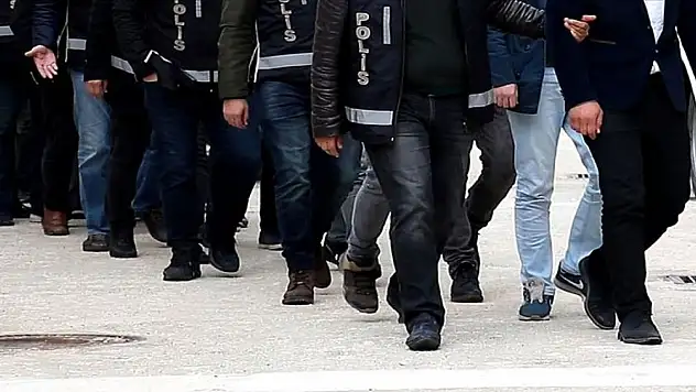 İzmir merkezli 60 ilde FETÖ operasyonu: 371 şüpheli hakkında gözaltı kararı