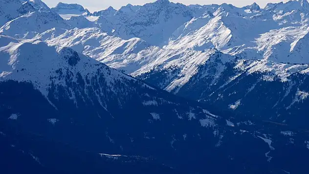 İklim değişikliği Alpler'deki buzulların yüzde 46'sını eritebilir