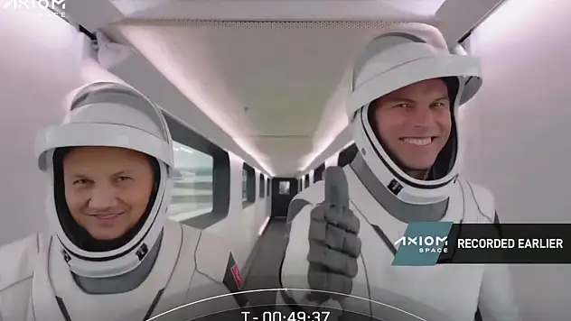 Türkiye'nin ilk astronotu Gezeravcı'yı taşıyan uzay aracının 'kenetlenmesine' saatler kaldı