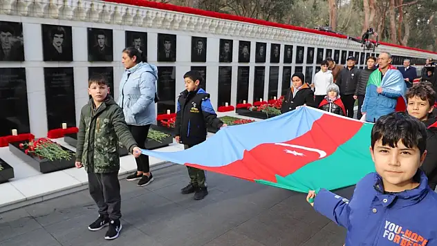 Azerbaycan'da 'Kanlı Ocak' kurbanları anılıyor