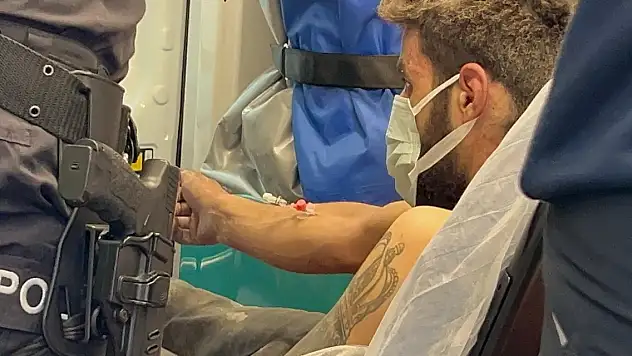 Boş apartmanda yaktığı ateş, kollarını ve boynunu yaktı