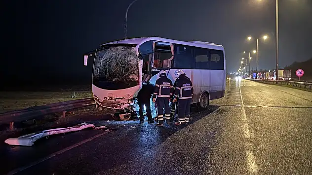 Polis servisiyle otobüs çarpıştı: 11 yaralı