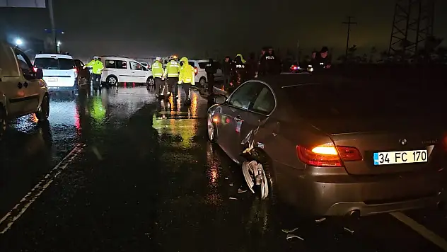 Zincirleme kazada 1'i ağır 3 kişi yaralandı