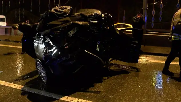 Refüje vuran otomobile çarptı: 4 yaralı