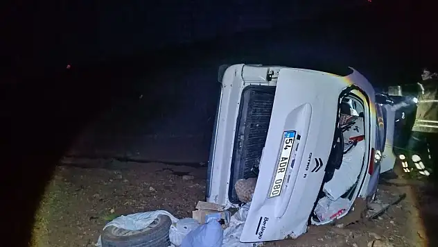 Hafif ticari araç şarampole devrildi: 6 yaralı