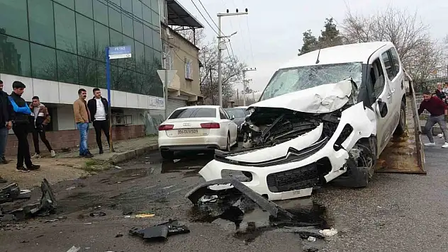 Feci kaza güvenlik kamerasına yansıdı: 1 ölü, 3 ağır yaralı