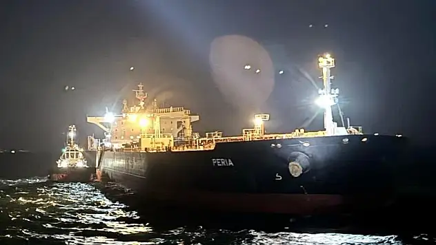 İstanbul Boğazı'nda demir atan tanker kurtarıldı