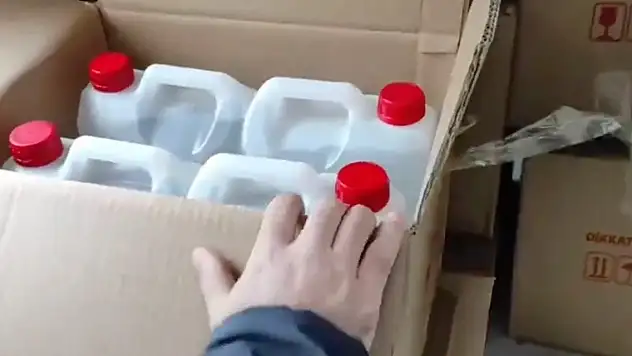 Bakan Yerlikaya duyurdu! 1 ton 56 litre etil alkol ele geçirildi