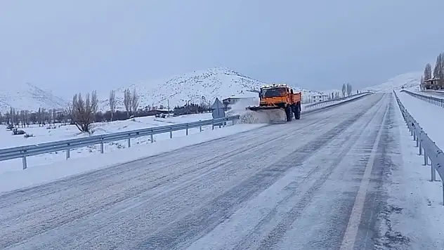 Doğu Karadeniz kar yağışı etkili oluyor! 220 köye ulaşım sağlanamıyor