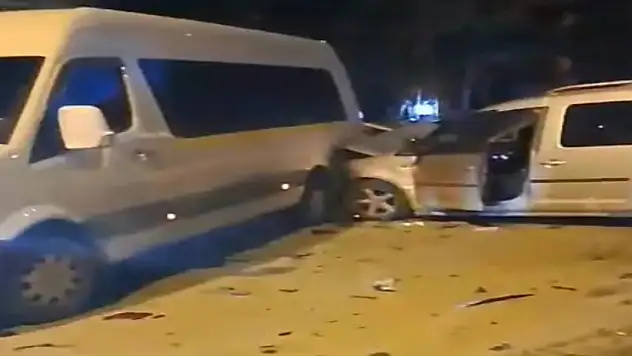 Freni patlayan kamyonet, 10 araca çarparak durabildi