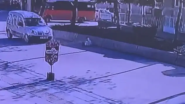 Hafif ticari aracın çarptığı 8 yaşındaki Gülhan yaralandı