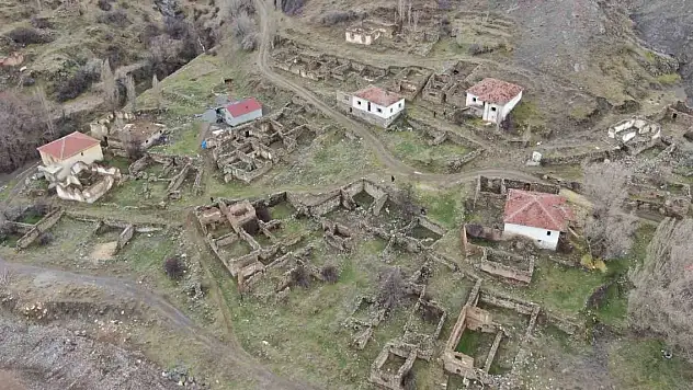 'Üç harfli' söylentisi yüzünden köyü terkettiler