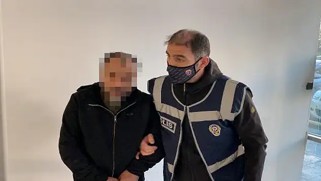 Dini nikahlı eşini rahatsız eden kişiyi yüzünden bıçakladı