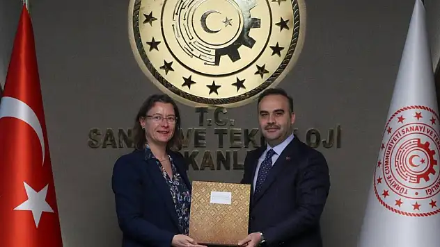 Bakan Kacır, Fransa'nın Ankara Büyükelçisi Dumont'u kabul etti