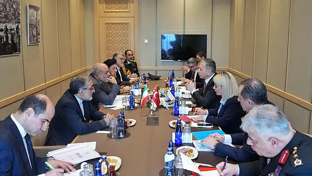 Bakan Yerlikaya, İranlı mevkidaşı Vahidi ile görüştü