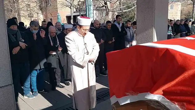 Türkiye'de tedavi gördükleri hastanede hayatını kaybeden 2 Filistinli son yolculuğuna uğurlandı