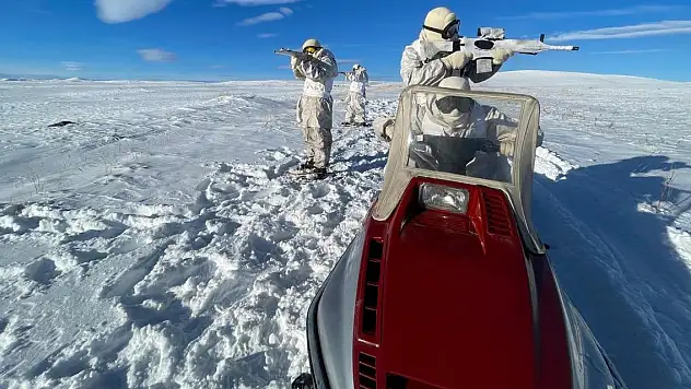 Mehmetçik zorlu kış şartlarında faaliyetlerini sürdürüyor