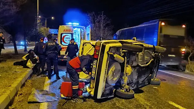 Refüje çarpan otomobil takla attı: 5 yaralı